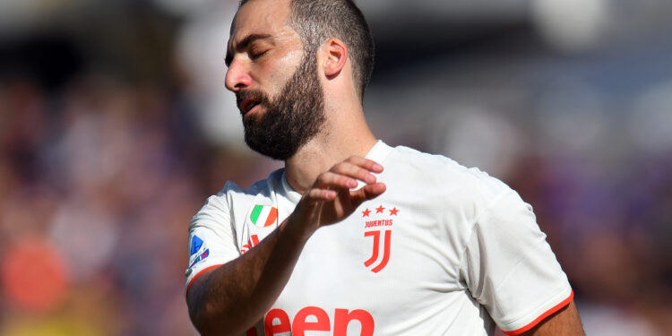 Higuain fura quarentena e monta "operação" para voltar à Argentina (Crédito: Getty Images)