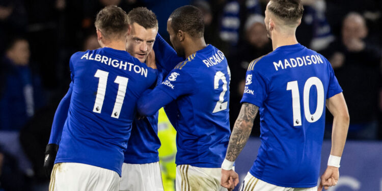 Vardy foi o autor de dois dos quatro gols do Leicester sobre o Aston Villa (Crédito: Getty Images)