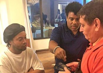 Ronaldinho Gaúcho e Assis, seu irmão, são presos no Paraguai (Crédito: Fiscália Paraguay)
