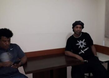 Ronaldinho Gaúcho segue preso na penitenciária de Assunção, no Paraguai (Crédito: Transmissão/OGlobo)