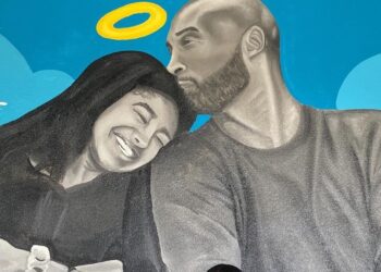 Vanessa Bryant, esposa do ex-jogador, compartilhou a bela homenagem da filha (Crédito: Instagram)