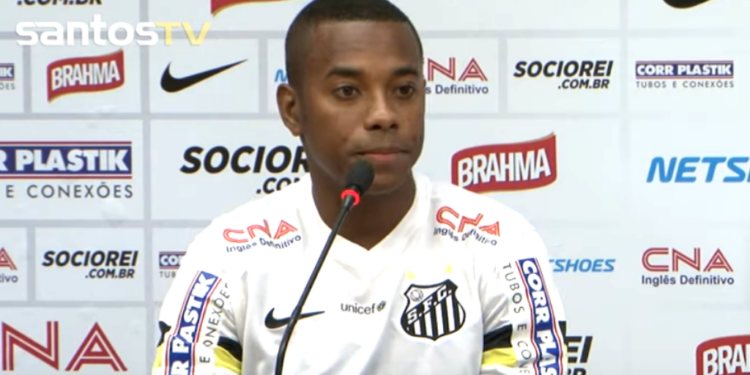 Ídolo do Santos comenta sobre possível retorno de Robinho ao clube (Crédito: Transmissão Santos TV)