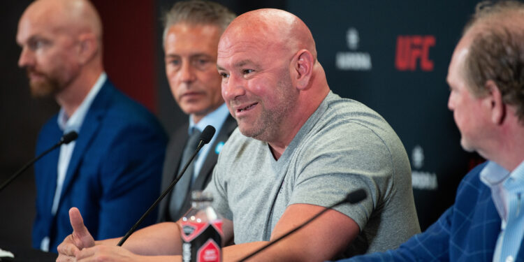 Dana White é acionado por suposta quebra de acordo após extorsão por vídeo de sexo (Crédito: GettyImages)