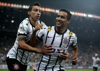 Jadson não agradou o treinador Tiago Nunes (Crédito: GettyImages)