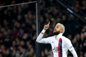 Neymar mostrou todo seu carinho com o garoto (Crédito: GettyImages)