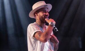 Neymar impressiona com habilidade no piano (Crédito: Instagram)