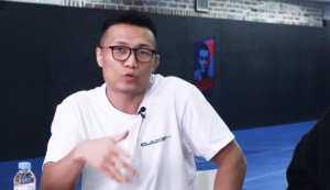 Zumbi Coreano revela detalhes de como trapacear na pesagem do MMA (Crédito: YouTube)