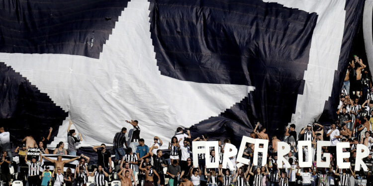 Alessandro relembrou fase que jogou no Botafogo (Crédito: GettyImages)