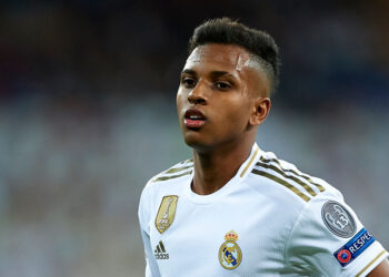Presidente do Santos detona postura do Barcelona e revela que clube espanhol tentou 'passar a perna' por Rodrygo (Crédito: GettyImages)
