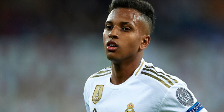 Presidente do Santos detona postura do Barcelona e revela que clube espanhol tentou 'passar a perna' por Rodrygo (Crédito: GettyImages)