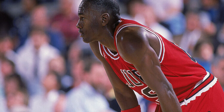 Tênis de estreia de Michael Jordan é leiloado por R$ 3,2 milhões (Crédito: GettyImages)