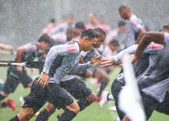 Ricardo Oliveira puxou a "lista de dispensa" (Crédito: Bruno Cantini / Atlético)