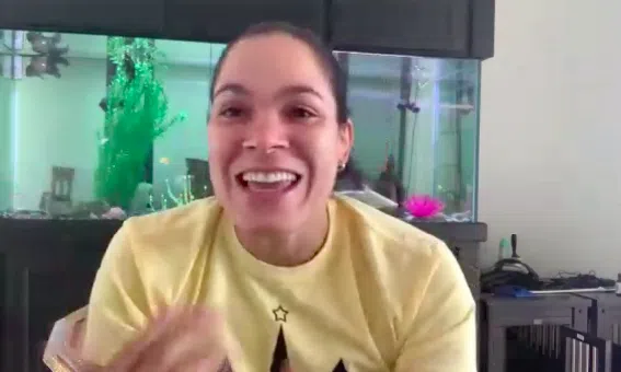 Leoa disse que está cogitando a possibilidade de pendurar as luvas! (Crédito: Transmissão TV Globo)