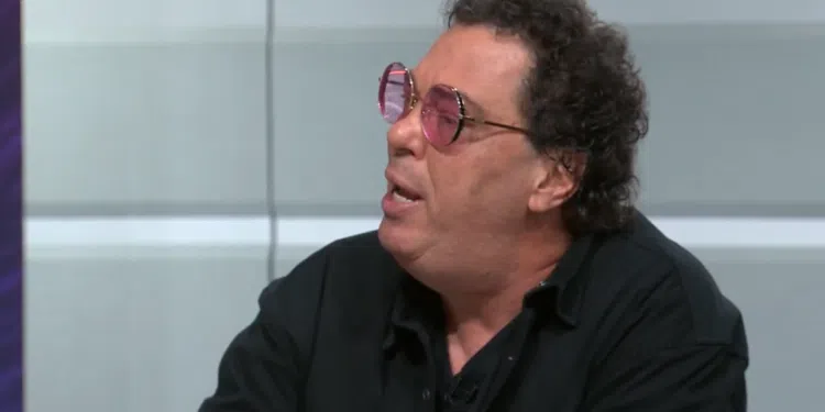 Após recentes posicionamentos, Casagrande estaria sendo incentivado por chefes da Globo a opinar politicamente (Crédito: Transmissão SporTV)