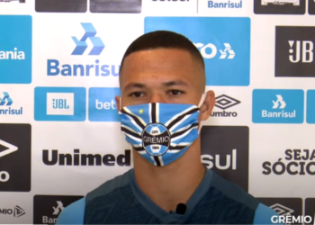 Grêmio anuncia a renovação do meio-campista Darlan até o fim de 2023 (Crédito: Transmissão Grêmio FBPA)