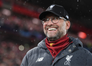 Jurgen Klopp em ação pelo Liverpool (Crédito: GettyImages)