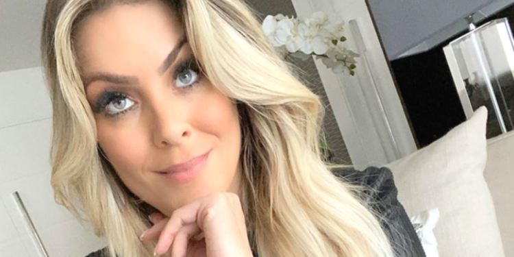 Após repercussão de foto sem máscara, Renata Fan se irrita com comentários e dispara (Crédito: Instagram)