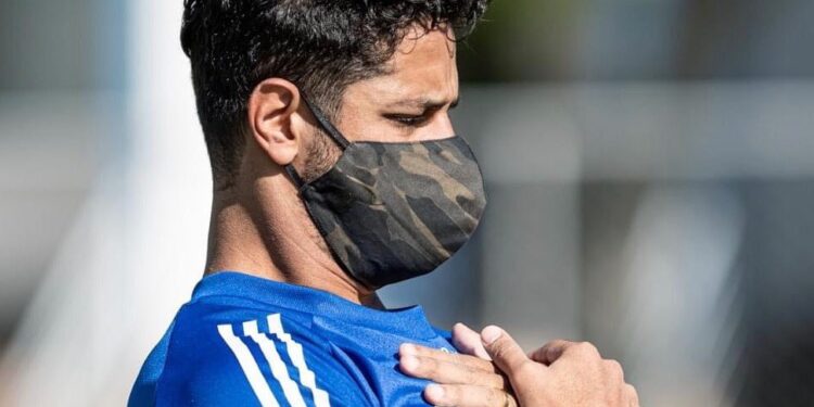 Léo é o terceiro do clube que testou positivo para a doença (Crédito: Divulgação / Cruzeiro)