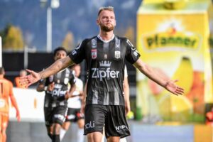 Atacante João Klauss (Crédito: Divulgação/LASK)