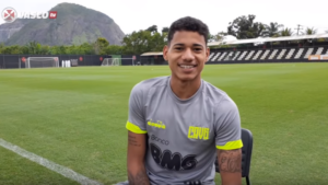 Marrony assina com o Atlético-MG após ajuda financeira de patrocinadora (Crédito: Transmissão TV Vasco)