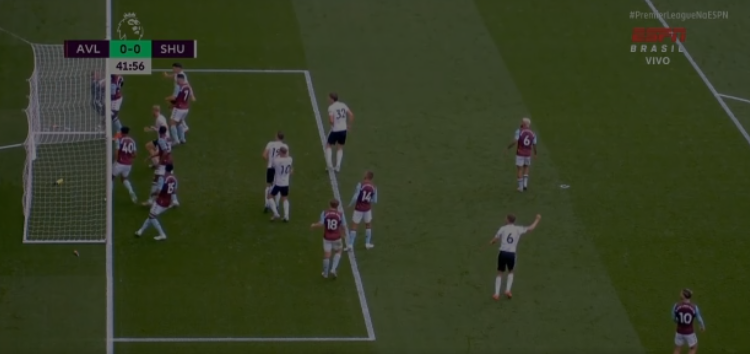 Polêmica com a linha do gol marca volta da Premier League (Crédito: Transmissão ESPN Brasil)