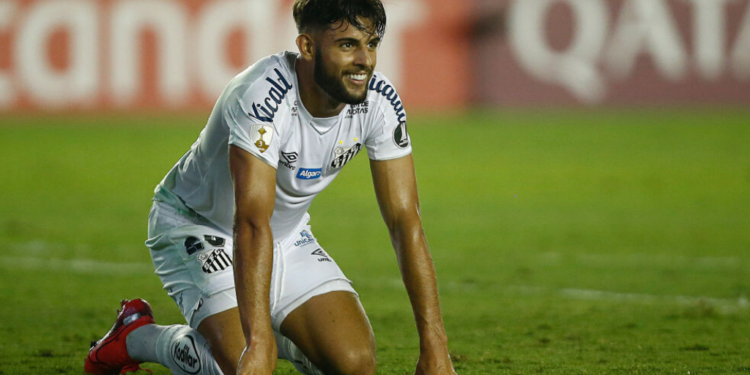 Yuri fez apenas 23 jogos com a camisa do Peixe (Crédito: GettyImages)