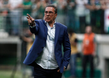 Luxemburgo esboçou escalação do Palmeiras (Crédito: GettyImages)