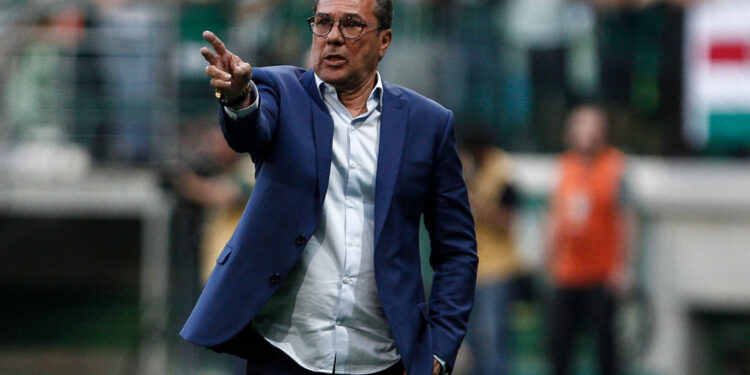 Luxemburgo esboçou escalação do Palmeiras (Crédito: GettyImages)