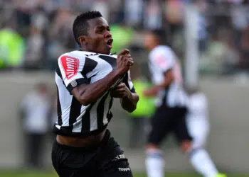 Cazares comemorando gol com a camisa do Atlético Mineiro (Crédito: GettyImages)
