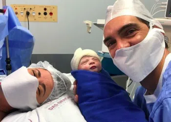 Giba, do vôlei, celebra nascimento da terceira herdeira! (Crédito: Instagram)