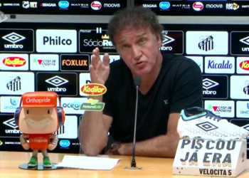 Cuca, técnico do Santos (Crédito: Transmissão Santos TV)
