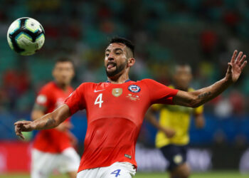 Isla surge como possível substituto de Rafinha (Crédito: GettyImages)