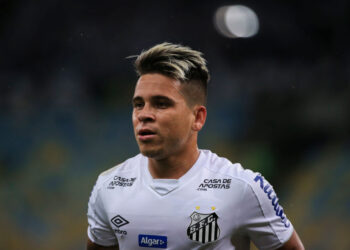 Soteldo em ação com a camisa do Santos (Crédito: GettyImages)