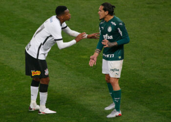 Gustavo Gómez protagonizou um lance polêmico com Jô! (Crédito: GettyImages)