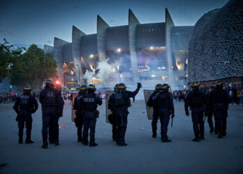 Polícia age nas ruas de Paris (Crédito: GettyImages)
