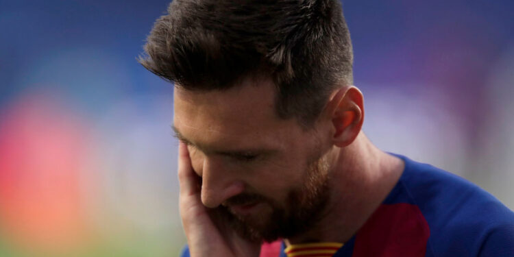Jornal aponta que Messi pediu reunião com o Barcelona para tentar resolver situação (Crédito: GettyImages)