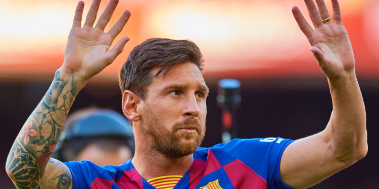 Messi em ação com a camisa do Barcelona (Crédito: GettyImages)