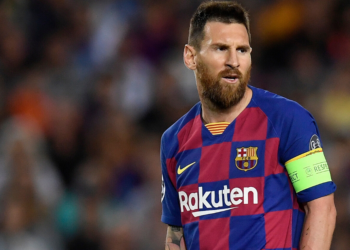 Messi entra em campo com o Barcelona nesta sexta-feira (Crédito: GettyImages)