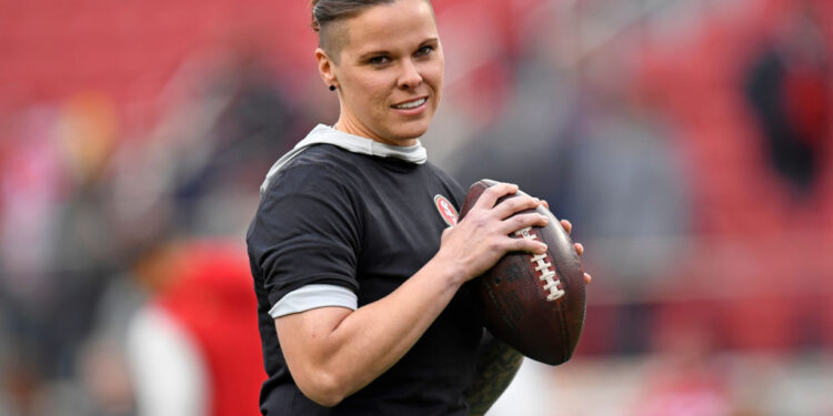 Katie Sowers está na equipe técnica do San Francisco 49ers desde 2017 (Crédito: Getty Images)