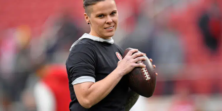Katie Sowers está na equipe técnica do San Francisco 49ers desde 2017 (Crédito: Getty Images)