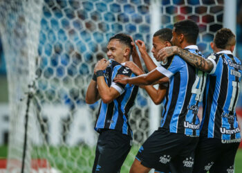 Pepê comemorando gol do Grêmio (Crédito: Lucas Uebel / Grêmio)