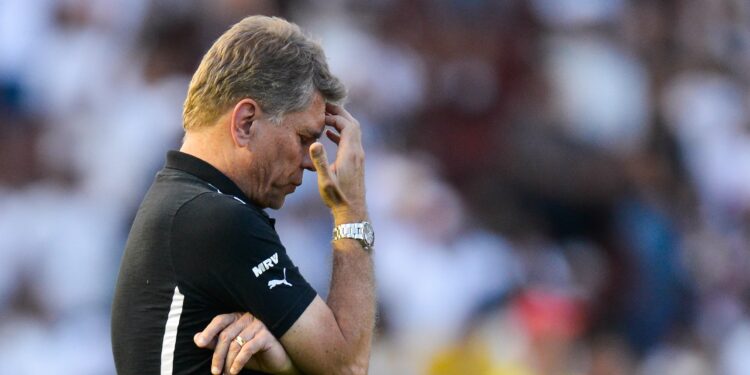 Paulo Autuori em ação pelo Botafogo (Crédito: GettyImages)