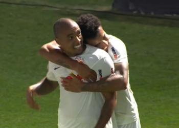 Alerrandro comemorando gol do Red Bull Bragantino (Crédito: Transmissão Premiere FC)