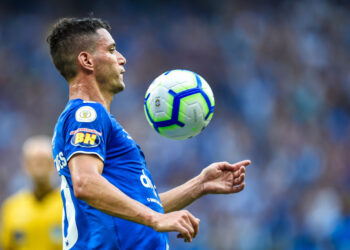 Thiago Neves em ação com a camisa do Cruzeiro (Crédito: GettyImages)