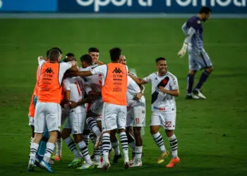 Jogadores do Vasco da Gama comemorando gol (Crédito: GettyImages)