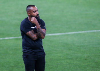 Coelho vê dificuldade do Corinthians na criação, mas prioriza ajuste na defesa (Crédito: GettyImages)