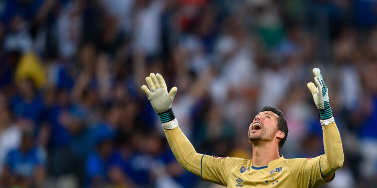 Aniversariante do dia, Fábio recebe homenagem do Cruzeiro (Crédito: GettyImages)