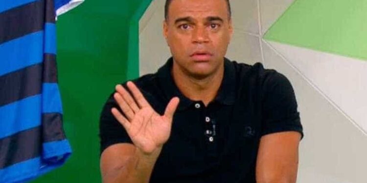 Denílson comenta investida do Palmeiras por Miguel Ángel Ramirez e opina (Crédito: Transmissão TV Bandeirantes)
