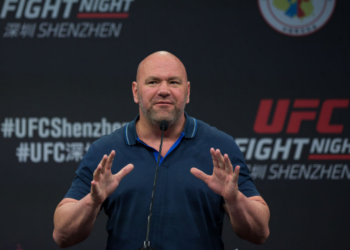 Após pressão de McGregor, Dana White afirma que duelo contra Dustin Poirier acontecerá no peso-leve (Crédito: GettyImages)