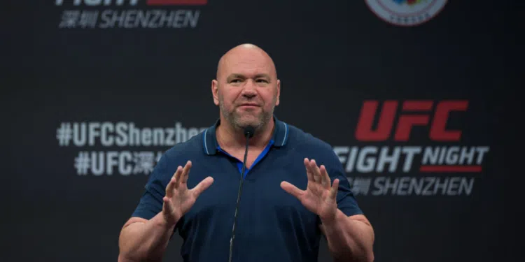 Após pressão de McGregor, Dana White afirma que duelo contra Dustin Poirier acontecerá no peso-leve (Crédito: GettyImages)
